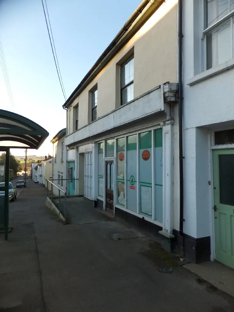 Photo showing: Former shop and post office in Bow