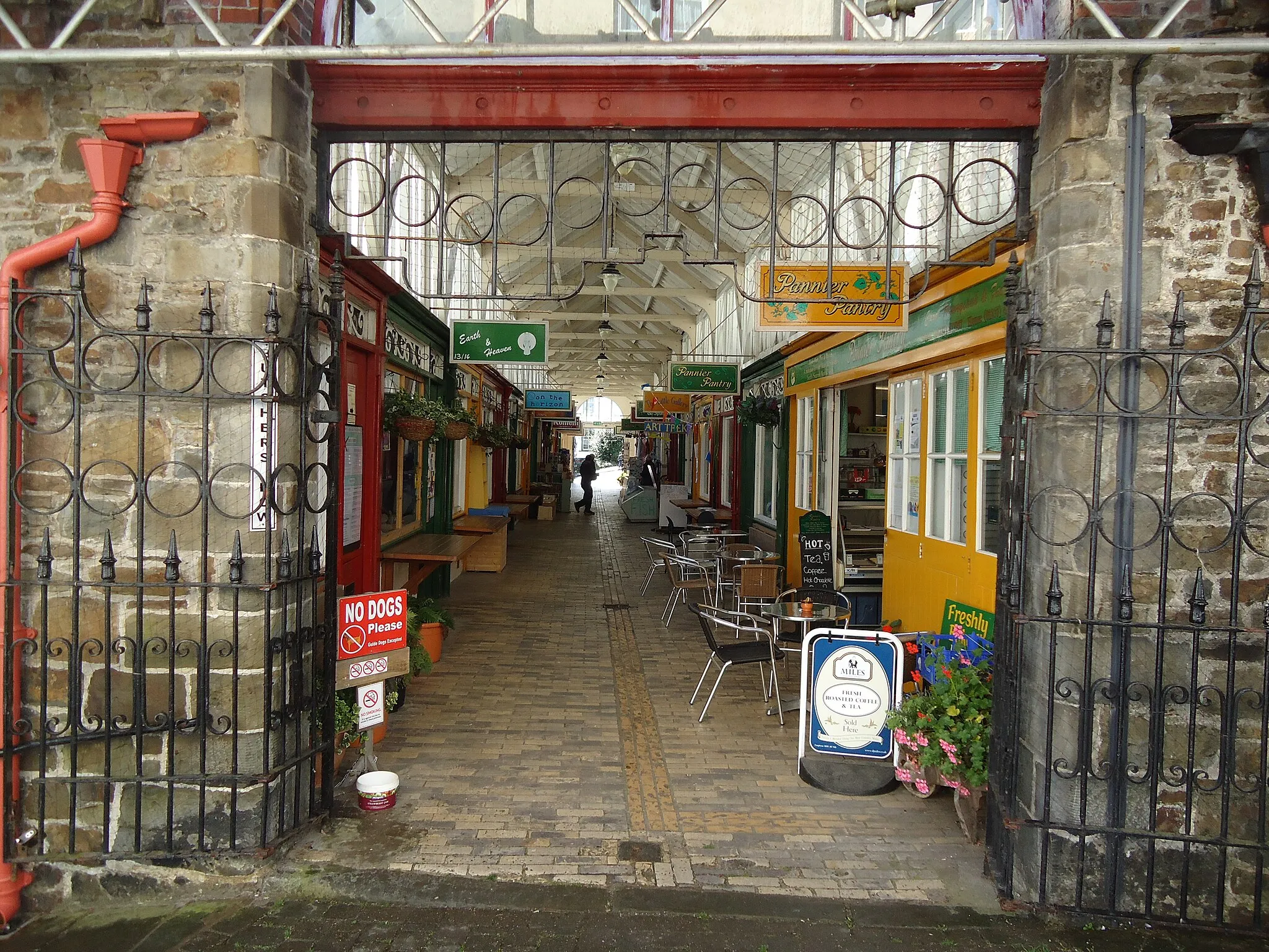 Photo showing: Entrance to Bideford Pannier Market