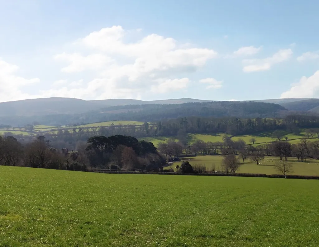 Photo showing: View towards Dunkery Beacon