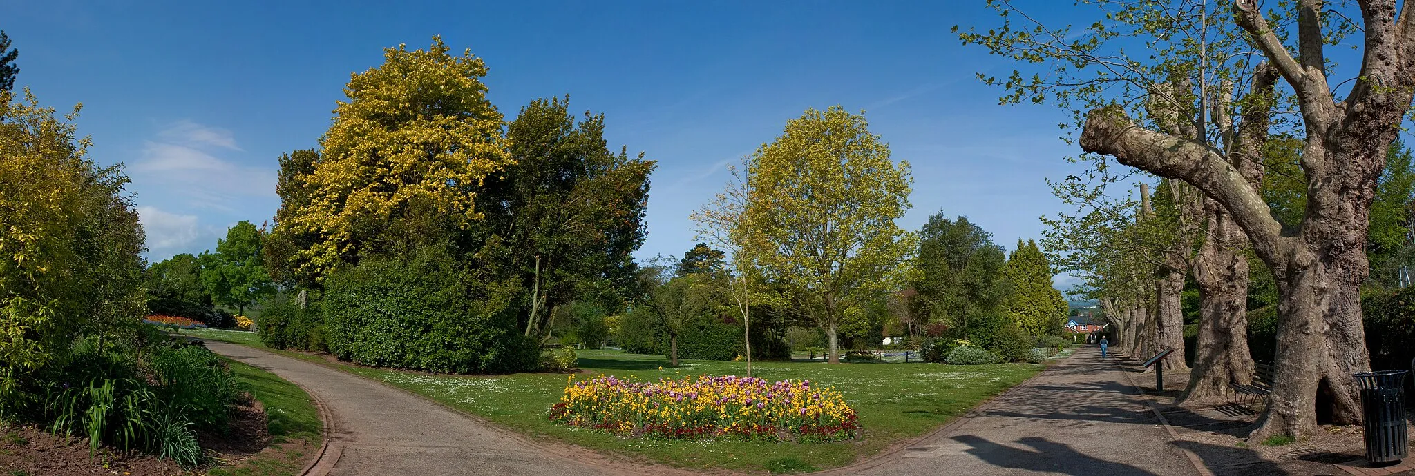 Photo showing: Entrance to the park in Wellington, Somerset.  Stitched from 11 separate images.  Re-processed from RAW.