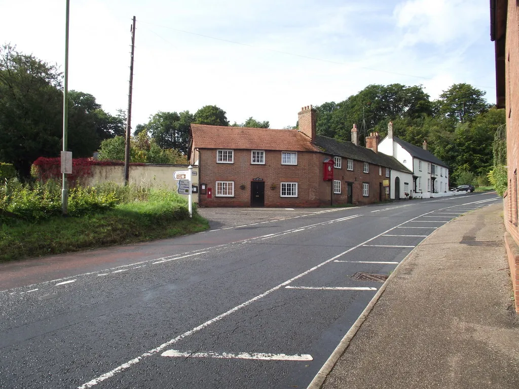 Photo showing: Fairmile Cross