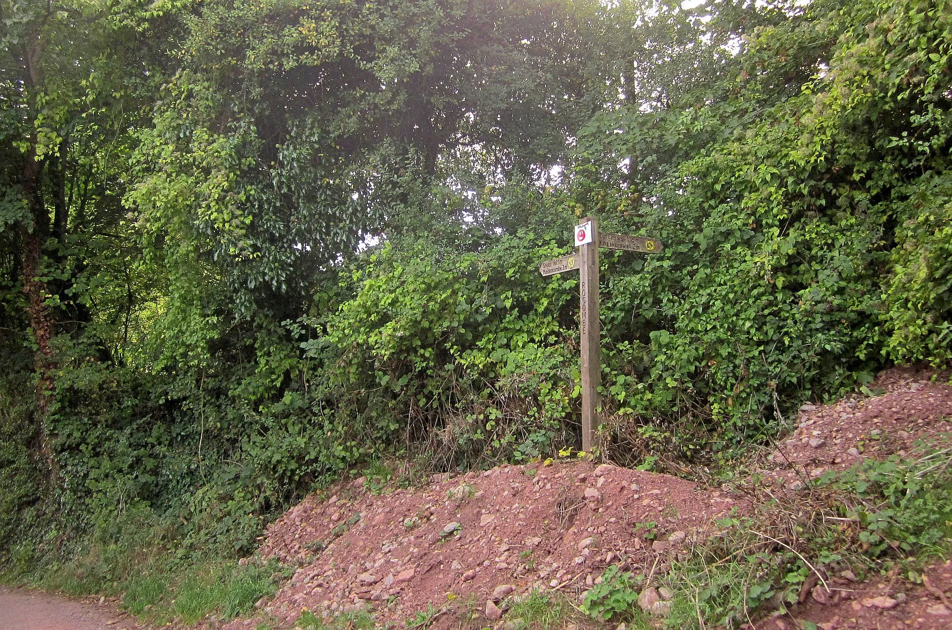 Photo showing: Signpost, Middle Rocombe