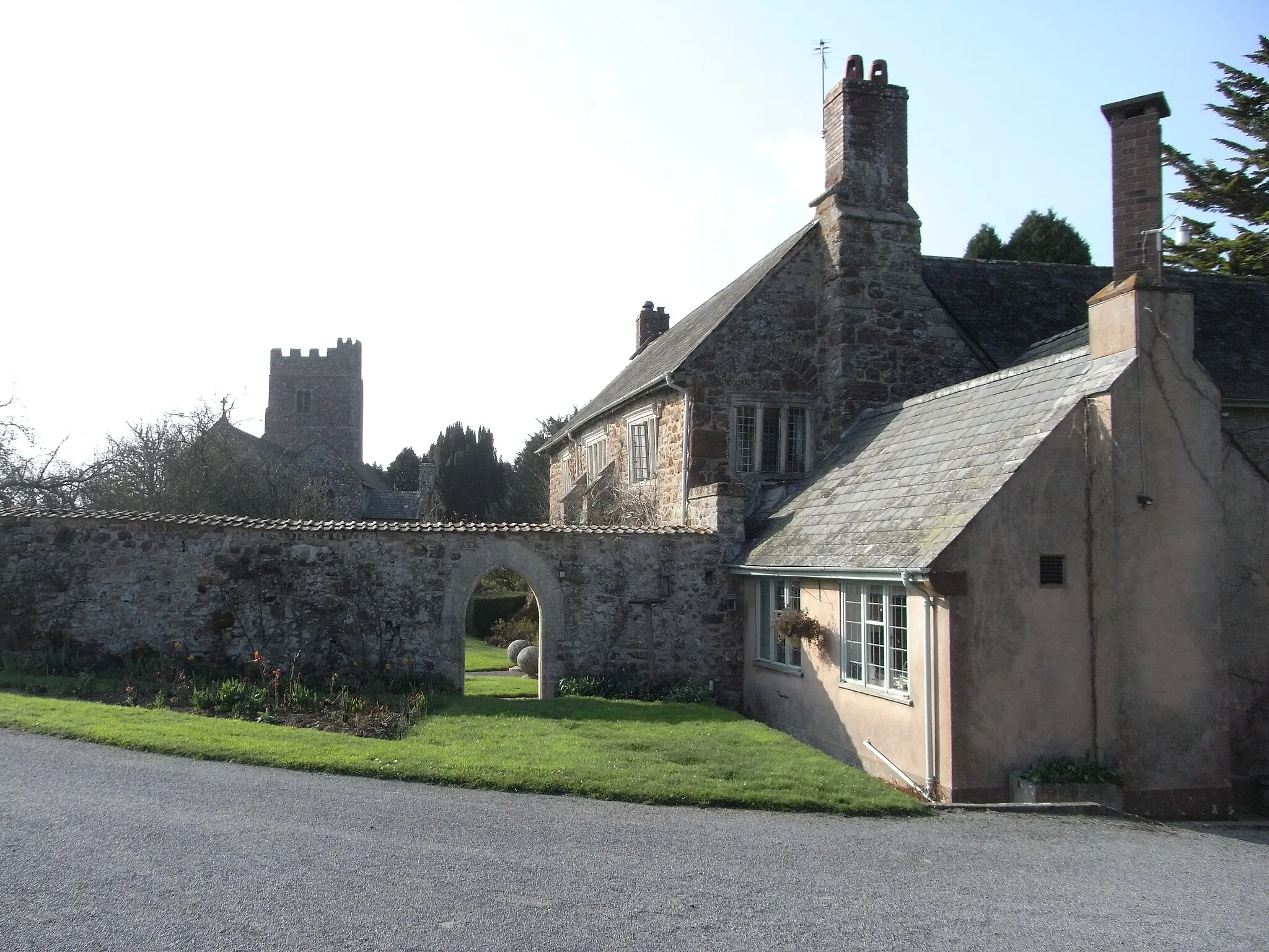 Photo showing: Holcombe Burnell Barton, Devon, with Holcombe Burnell Parish Church in background
