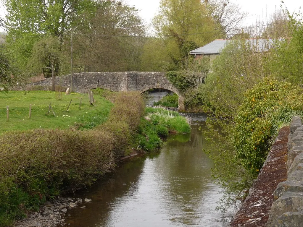 Photo showing: Bondleigh Bridge on the river Taw as seen from upstream