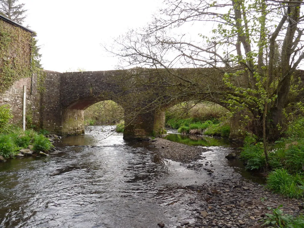 Photo showing: Bondleigh Bridge on the river Taw as seen from downstream