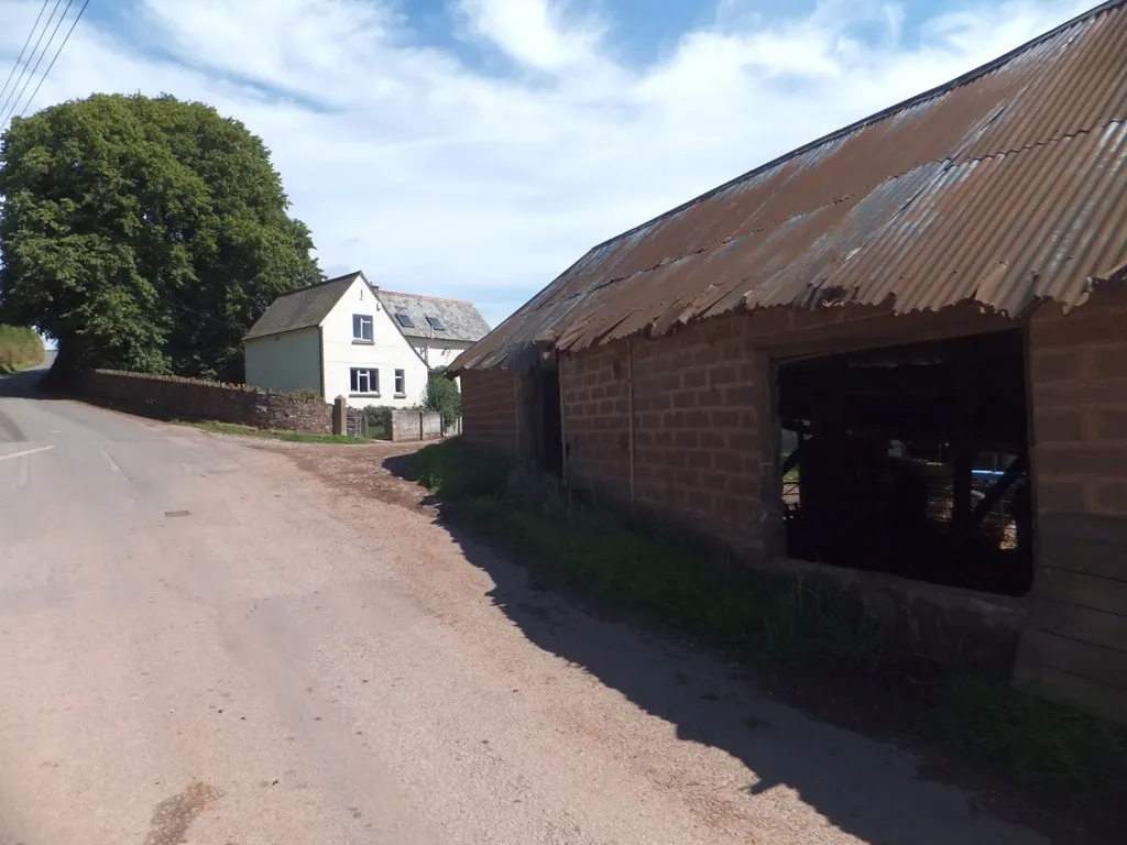 Photo showing: Farmhouse and barn at Slade