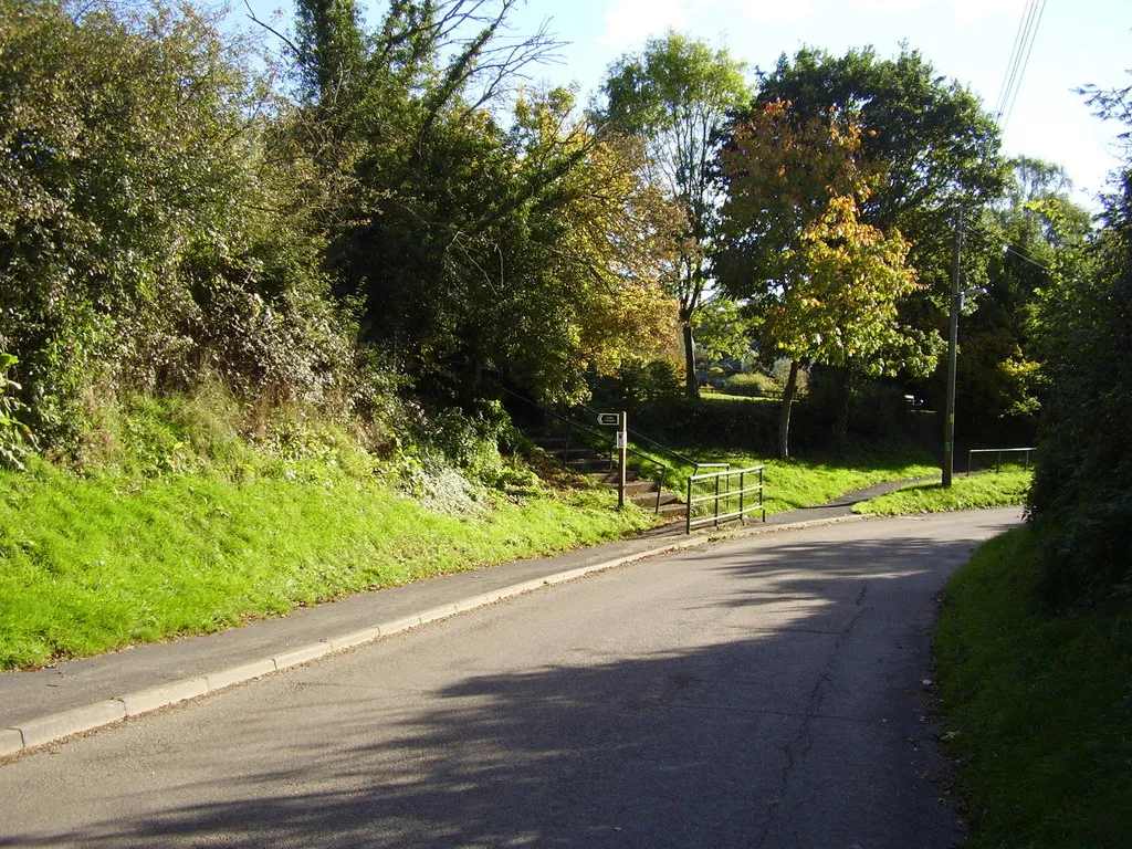 Photo showing: A footpath on a hill