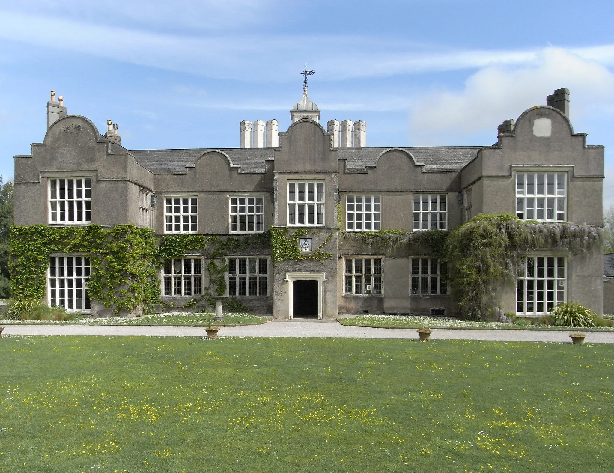 Photo showing: Forde House, Wolborough, Newton Abbot, Devon. South front.