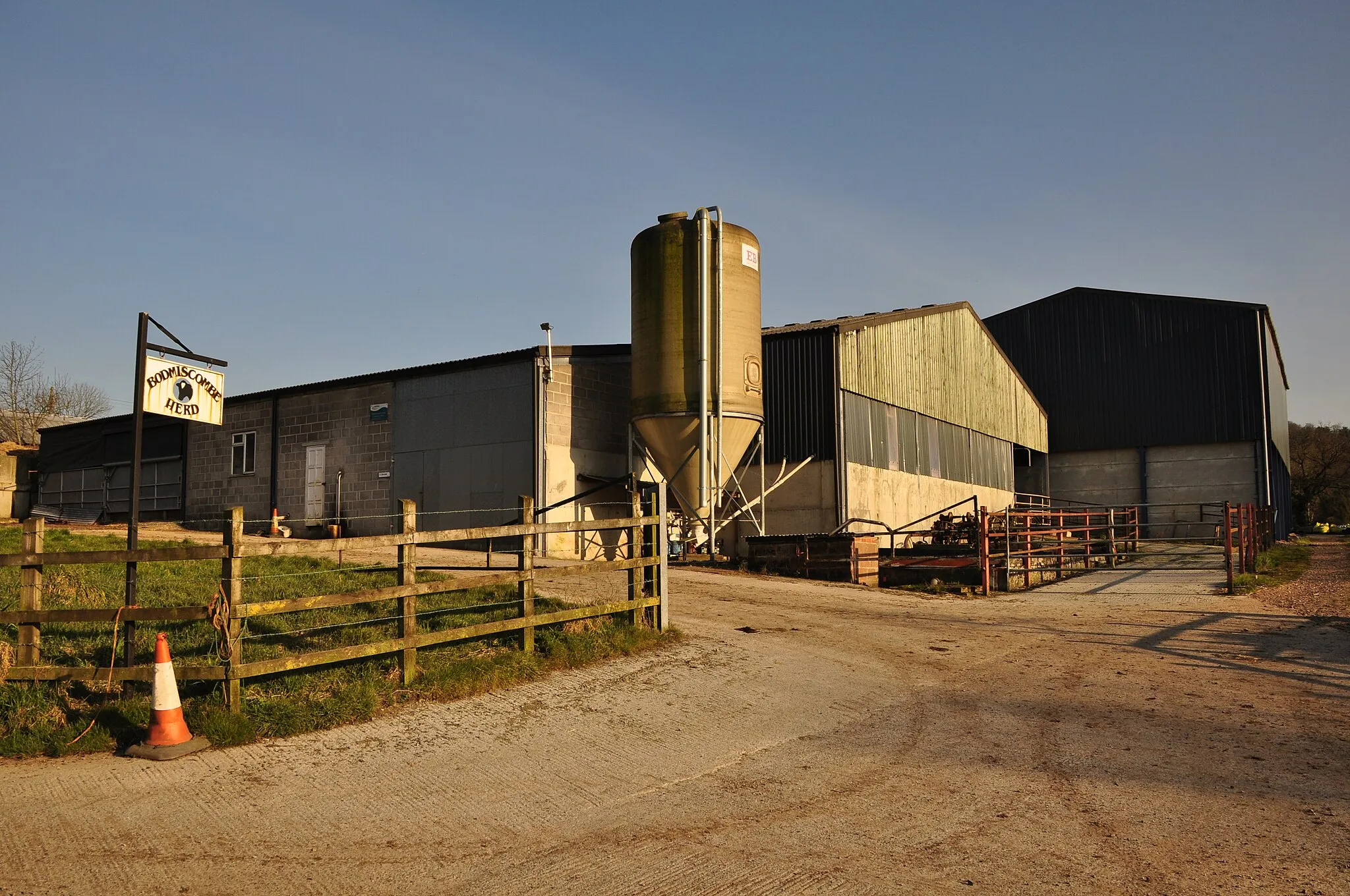 Photo showing: Bodmiscombe : Bodmiscombe Farm