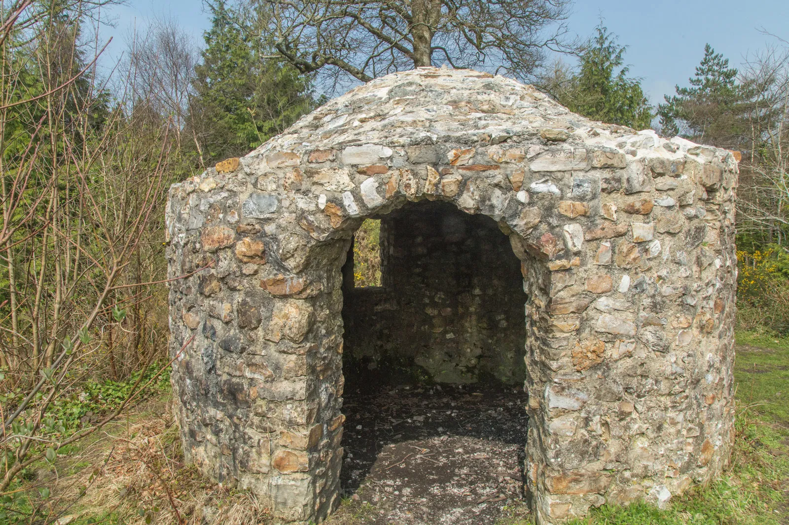 Photo showing: Shute Armada Beacon House