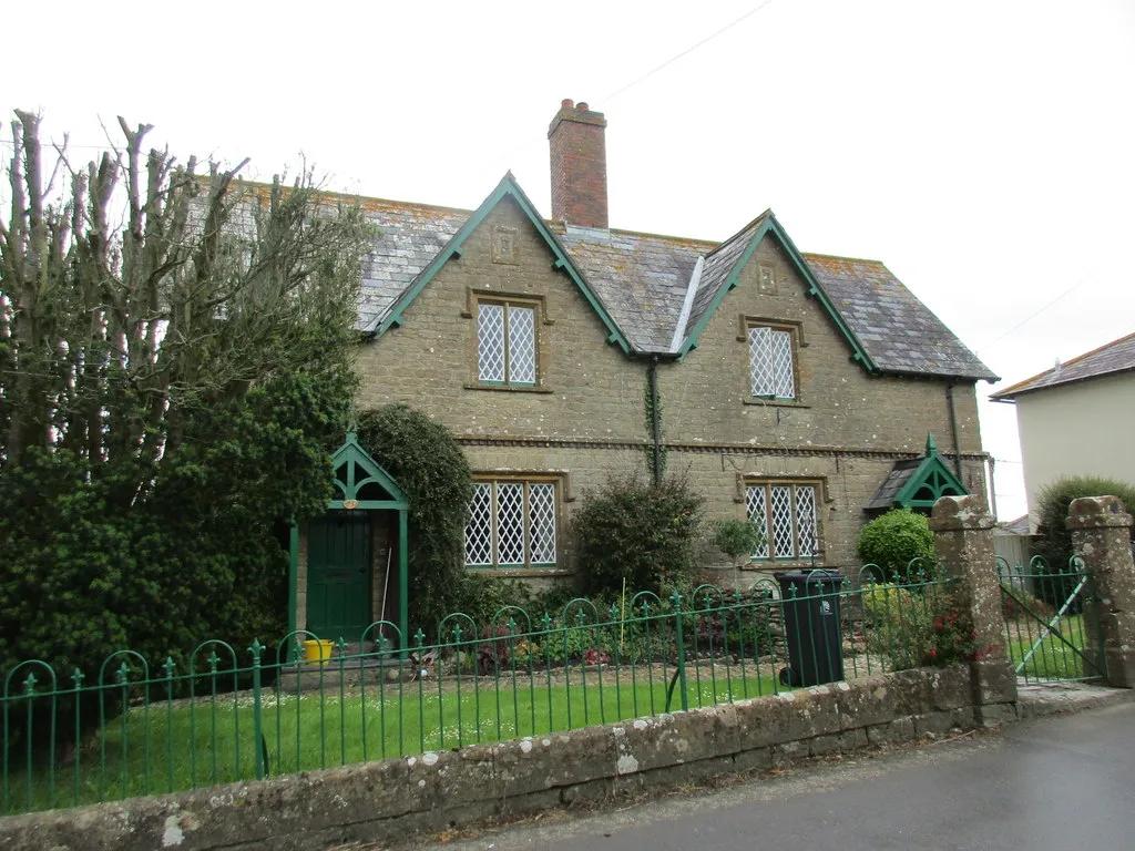 Photo showing: Cottages, Swyre