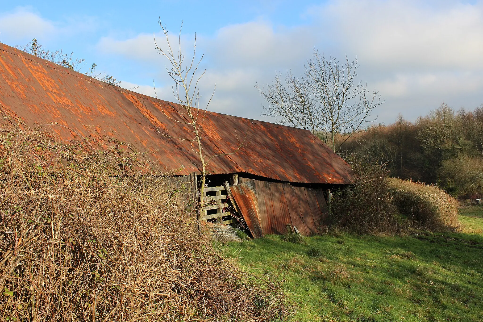Photo showing: Abandoned Barn above Stubb's Farm