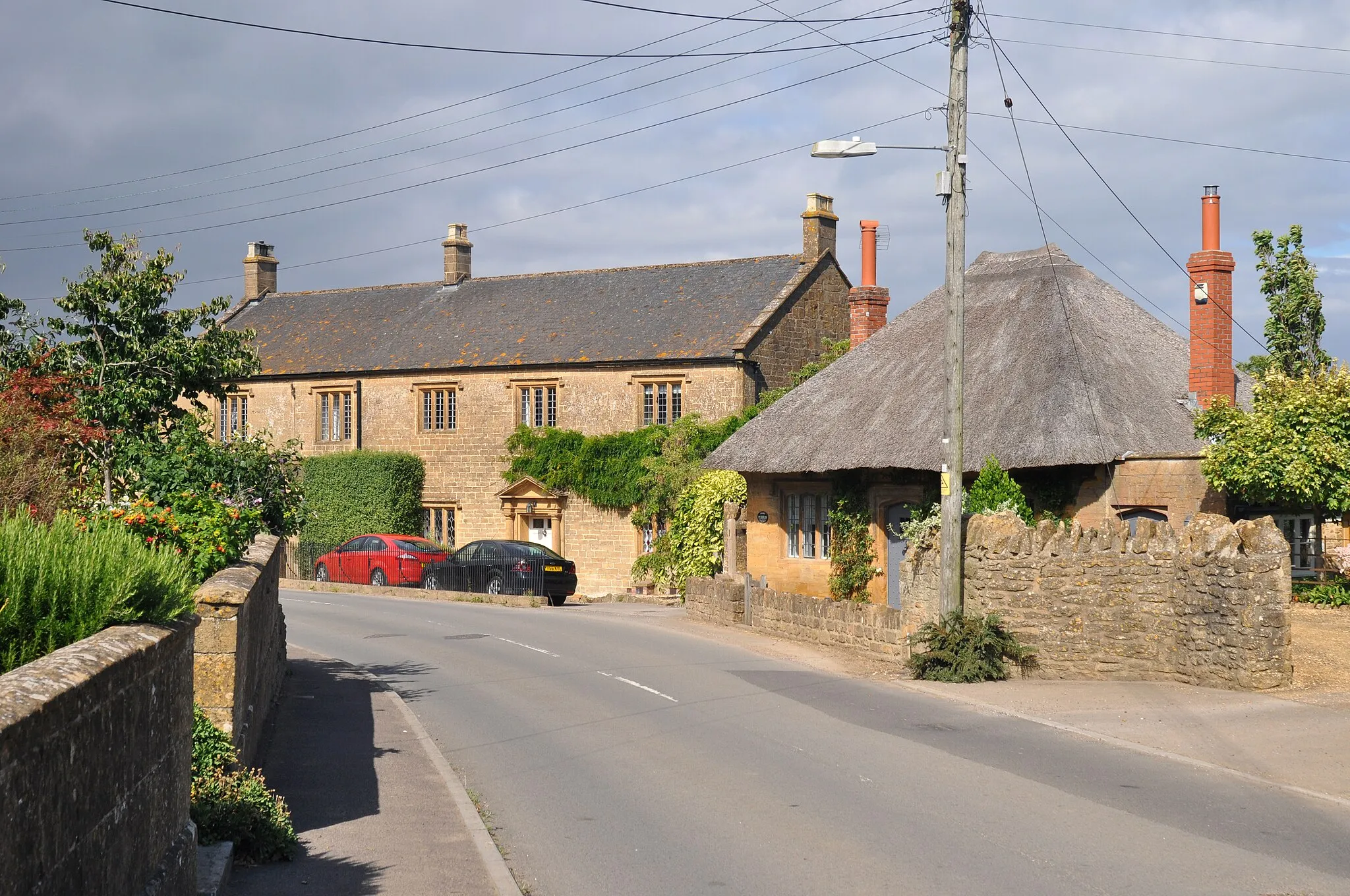 Photo showing: This is a photo of listed building number 1242146.