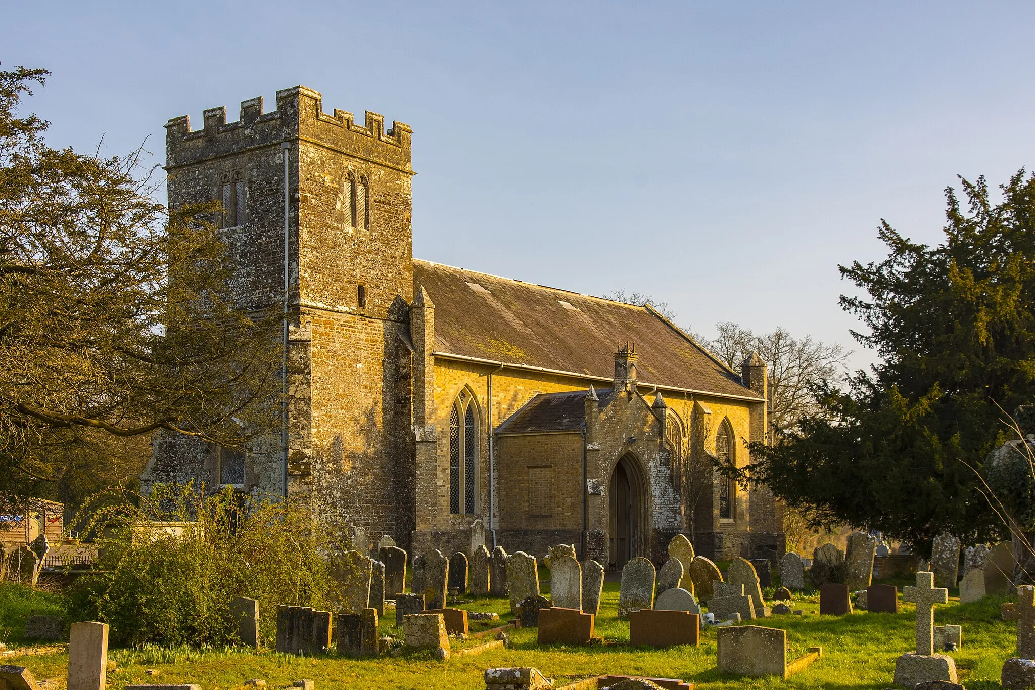 Photo showing: Lytchett Minster's lovely church, seen on a beautiful spring morning; just prior to the arrival of snow a few days later.