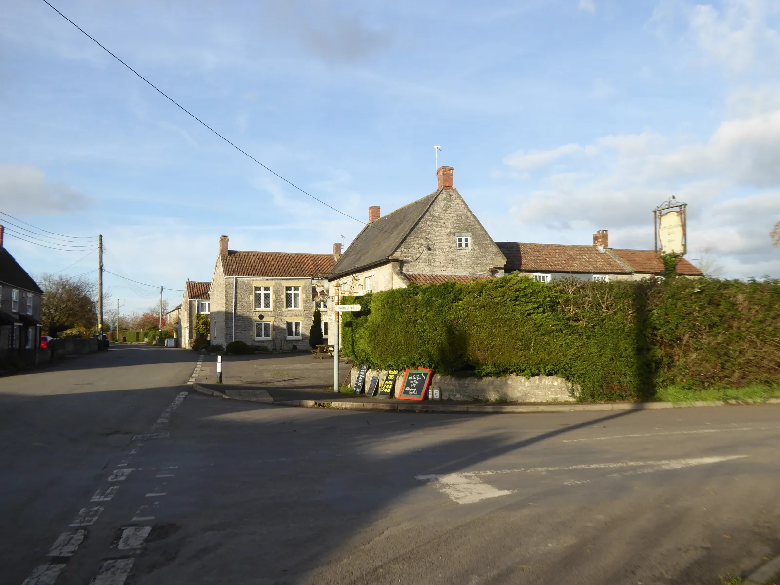 Photo showing: The Greyhound, Baltonsborough