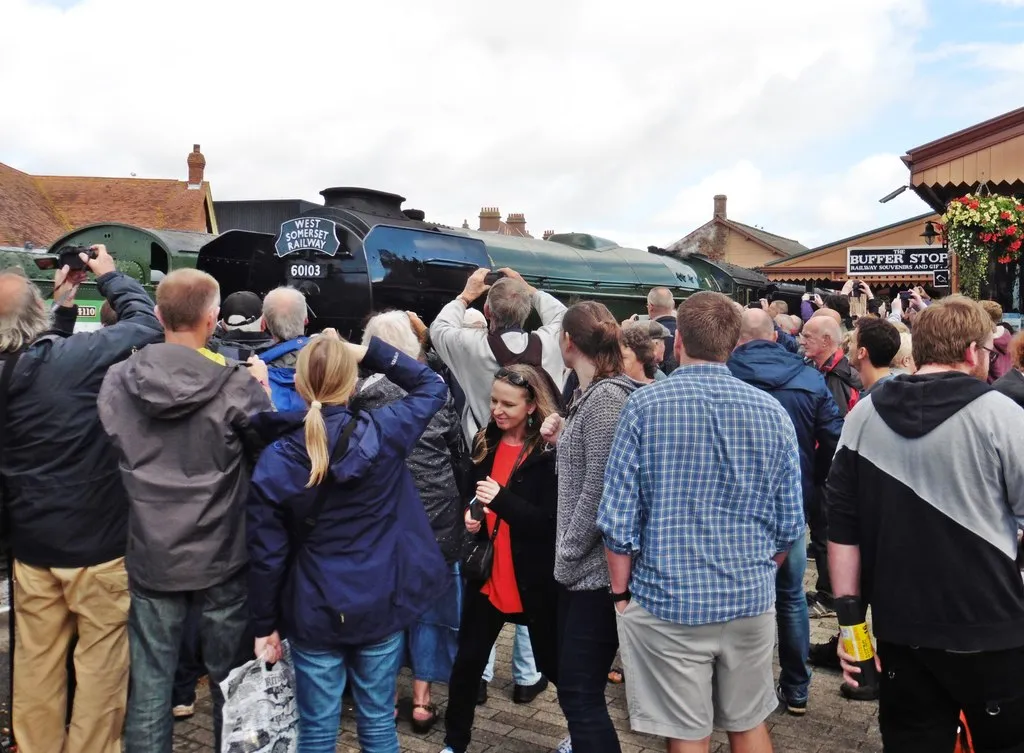 Photo showing: The crowds gather at Minehead to see Flying Scotsman