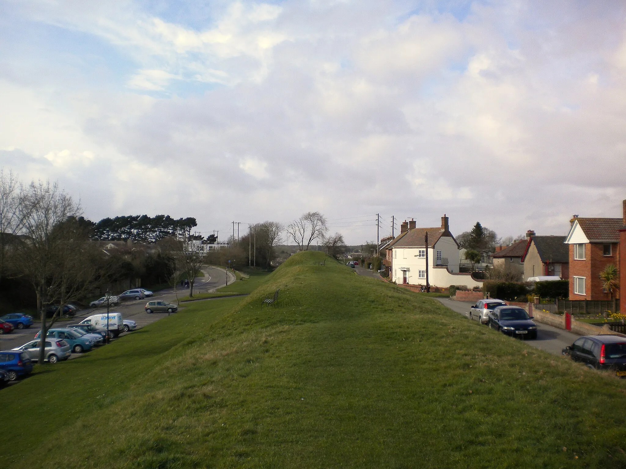 Photo showing: West Walls, Saxon earthworks at Wareham, Dorset, England.