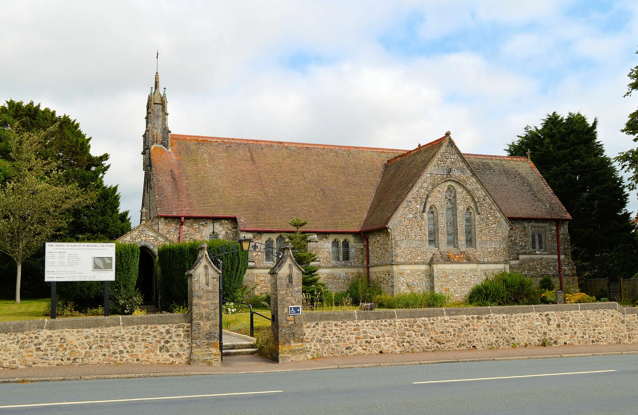 Photo showing: St Michael, Colyford