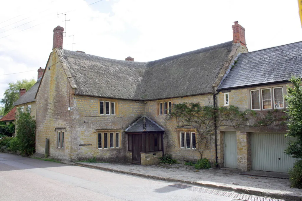Photo showing: A house named 'Farmers Arms'