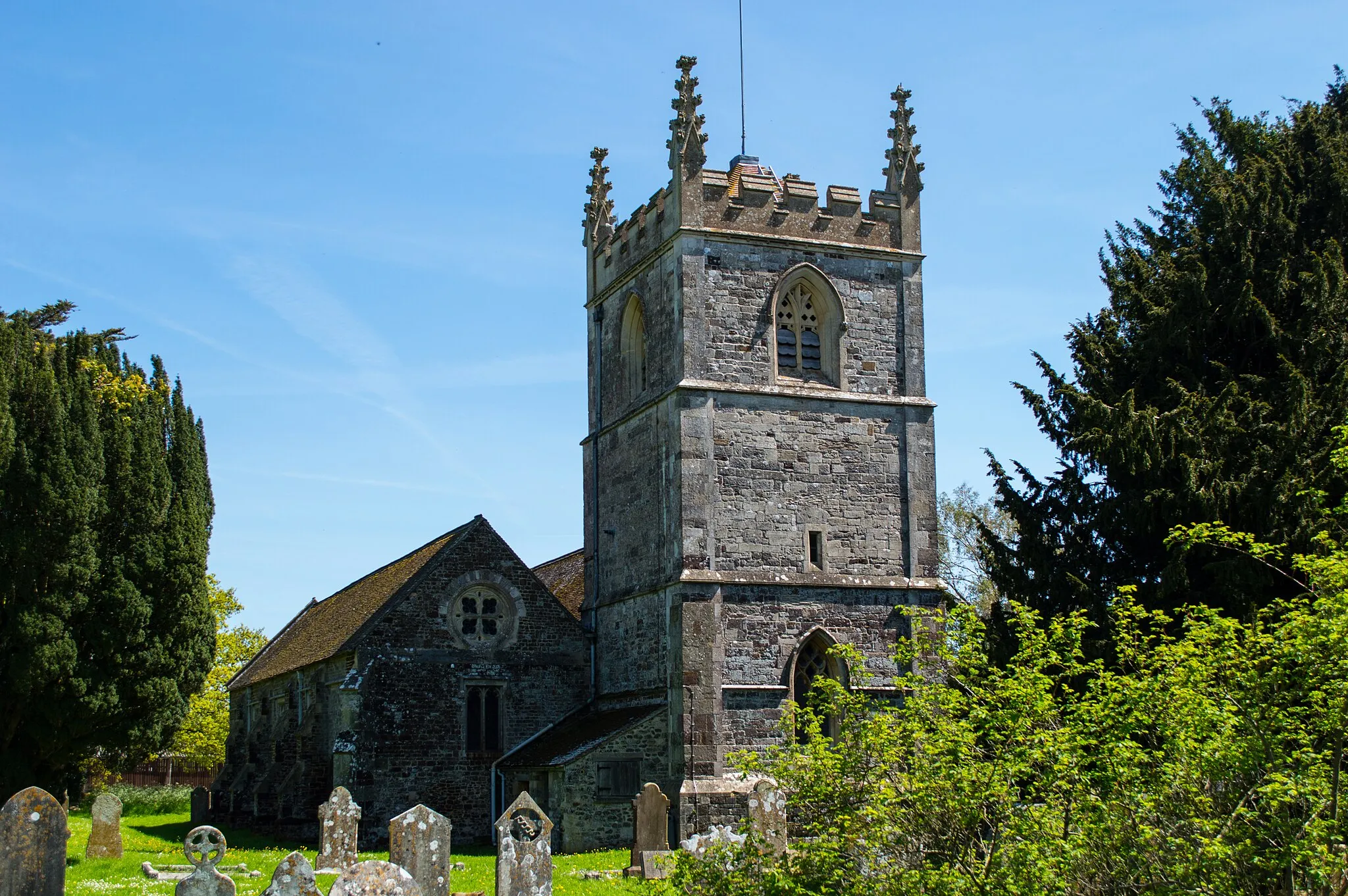 Photo showing: The large parish church of St Mary dominates the large village of Sturminster Marshall.
The large tower, which is actually 19th Century, wants you to think it is 14th Century. It contains a superb heavy peal of 6 bells with a tenor of 18cwt.