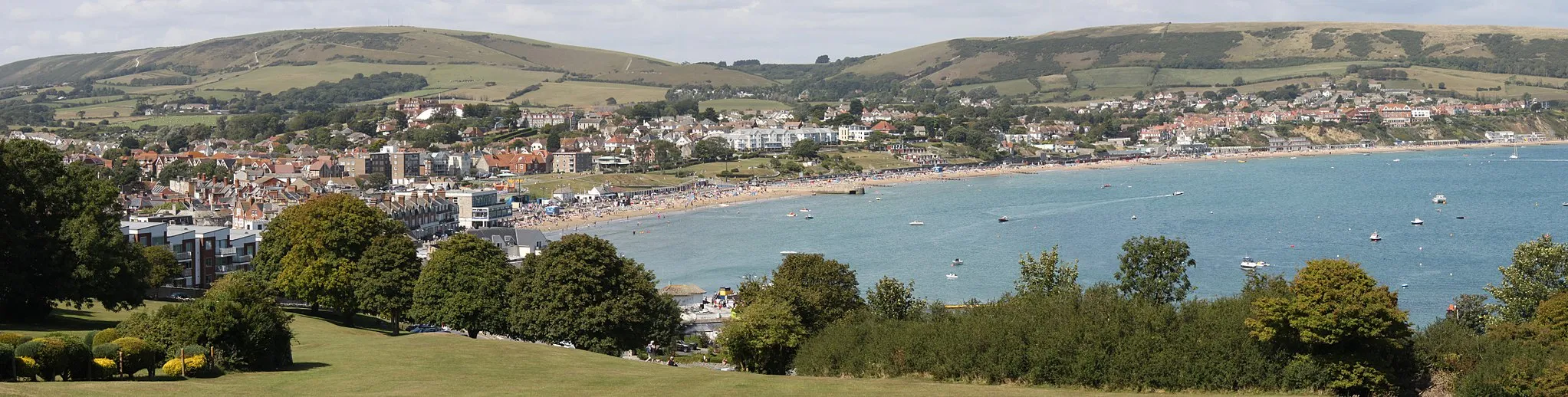 Photo showing: Cropped Swanage panorama