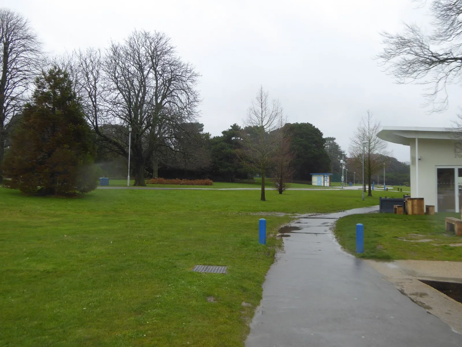 Photo showing: A wet day in Poole Park