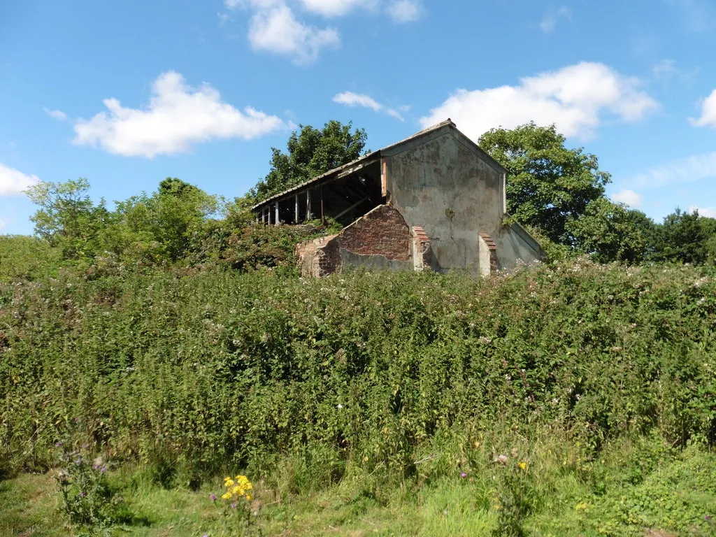 Photo showing: Abandoned building on former Westonzoyland Airfield