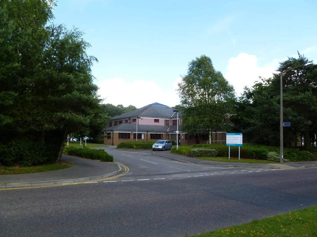 Photo showing: Creekmoor Library