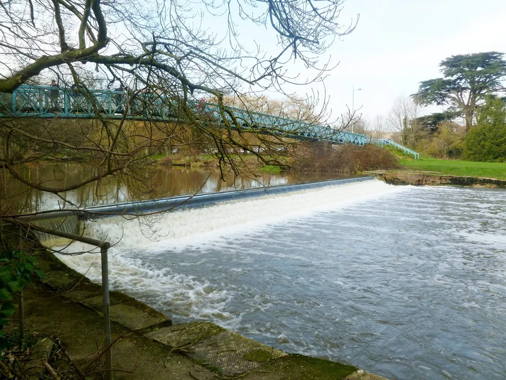 Photo showing: Blandford Forum, weir