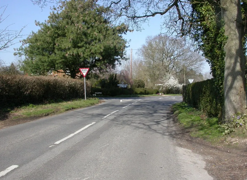 Photo showing: Broom Hill, crossroads