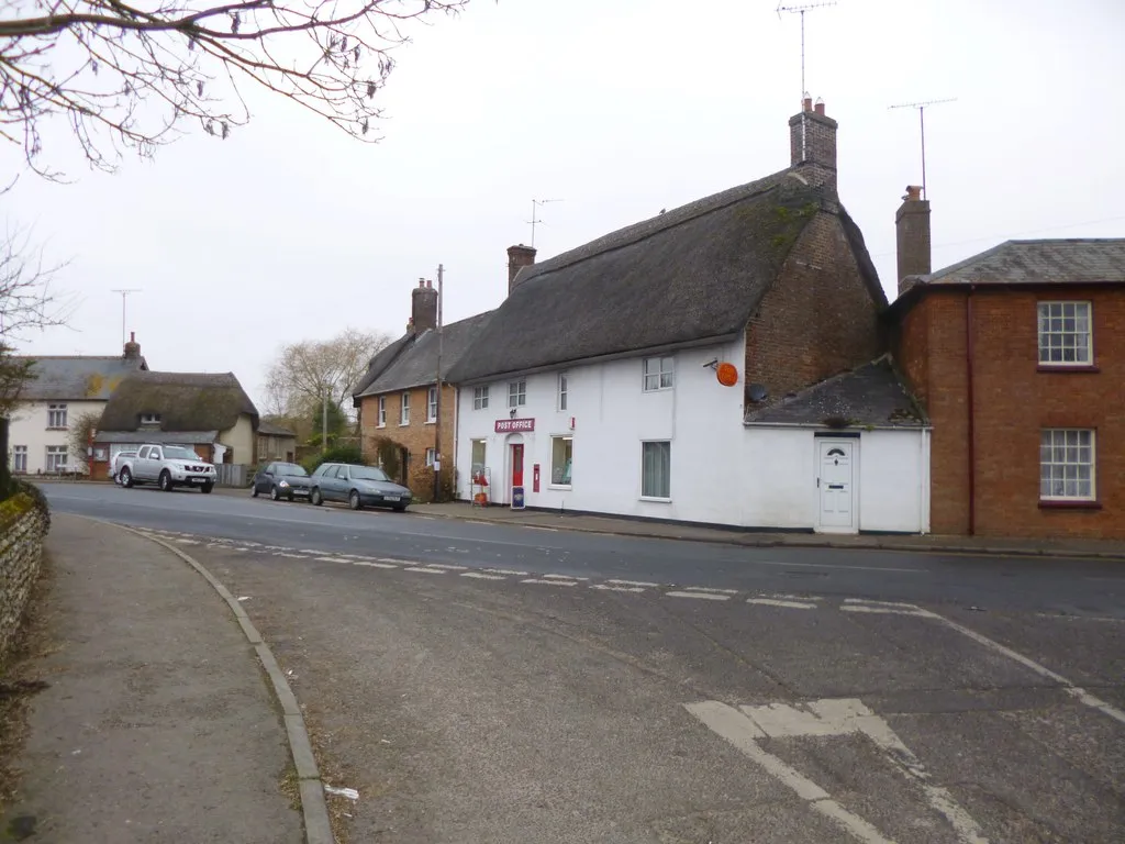 Photo showing: Milborne St Andrew Post Office