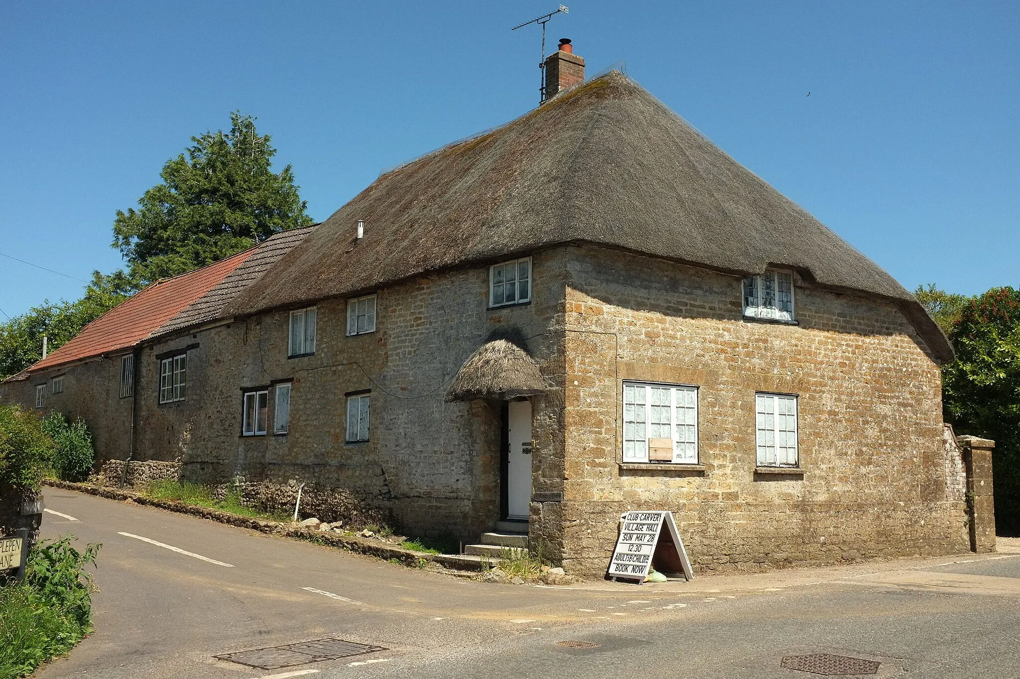 Photo showing: Cornerways, South Perrott