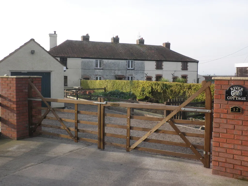 Photo showing: Brickyard Cottages, Pawlett