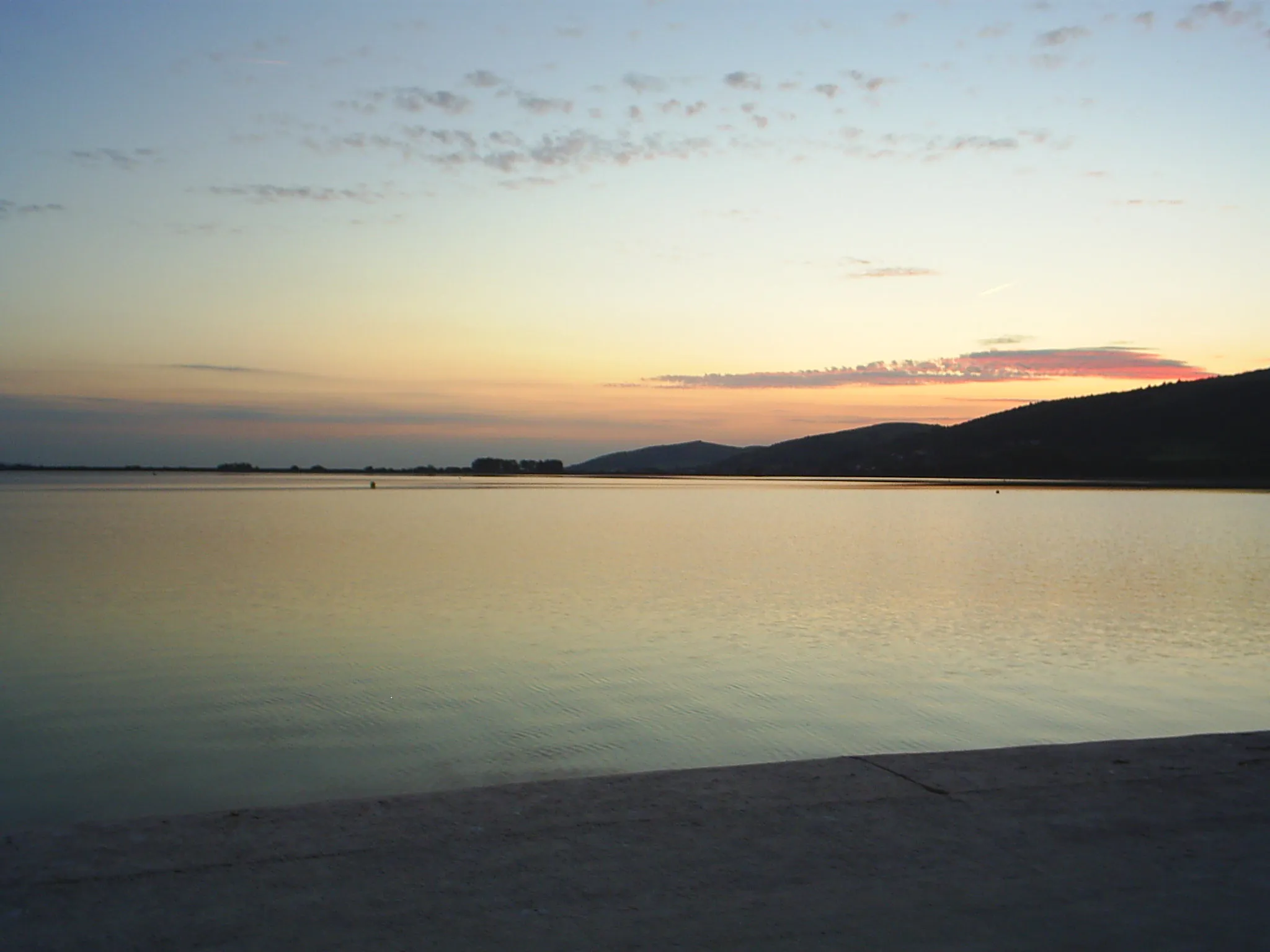 Photo showing: Cheddar Reservoir as seen at dusk.