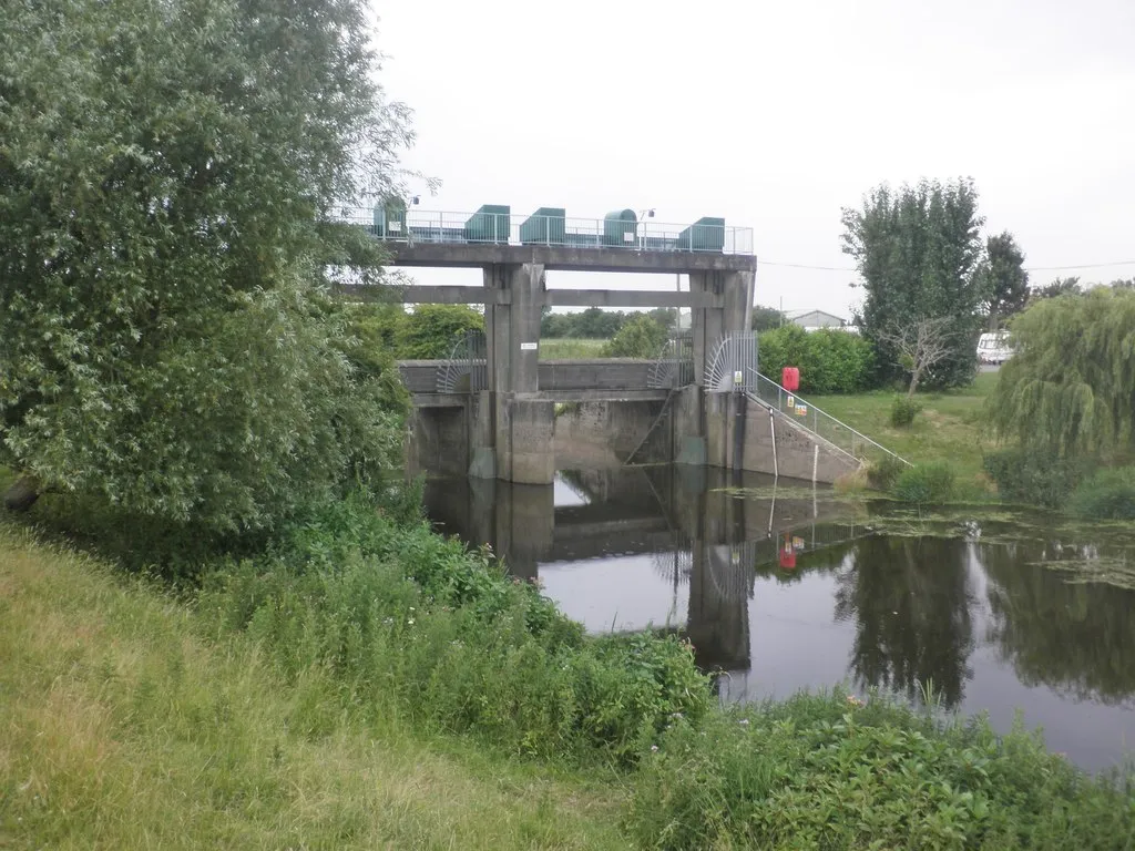 Photo showing: Hackness Sluice on the River Brue