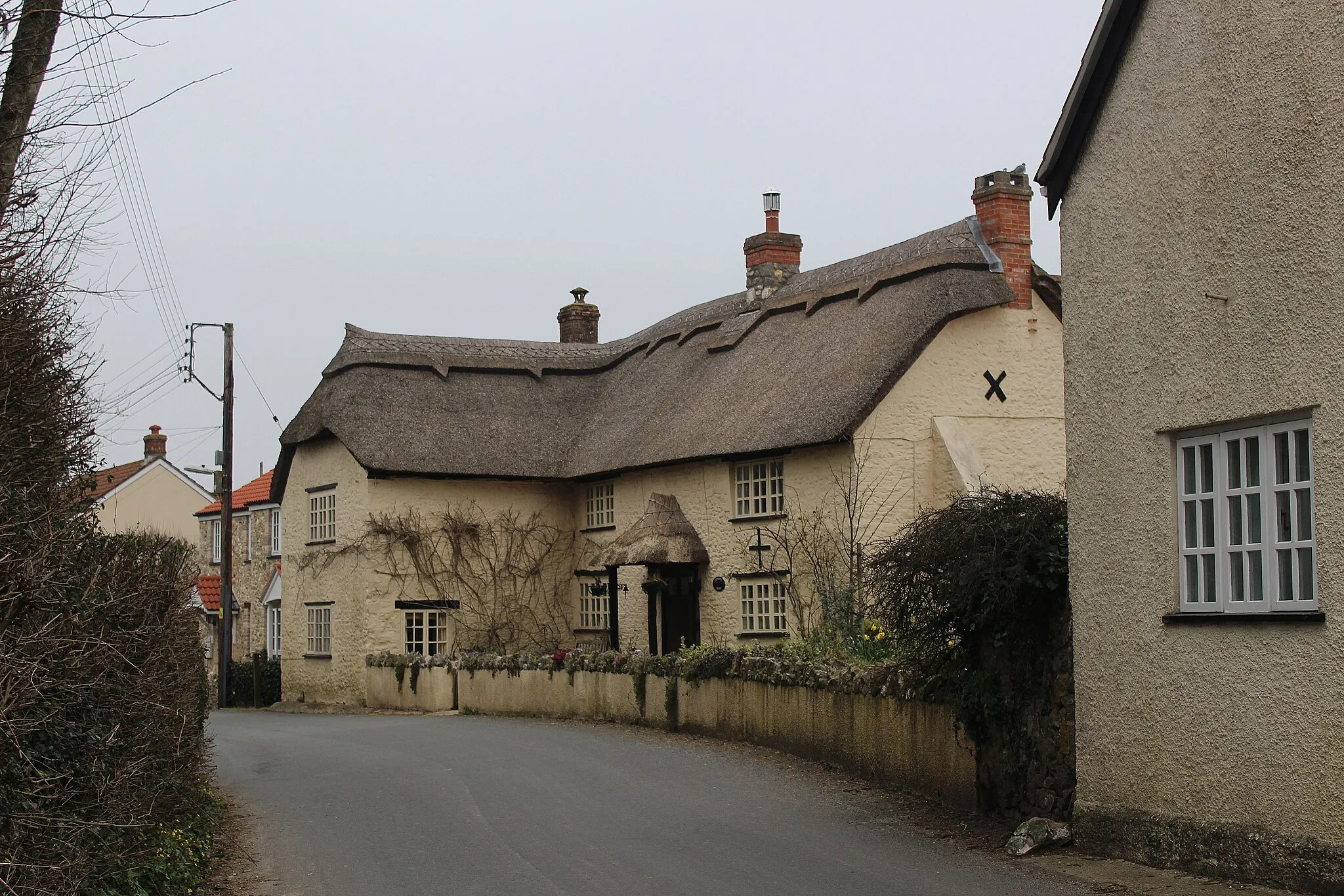 Photo showing: Thatched house at Chardstock