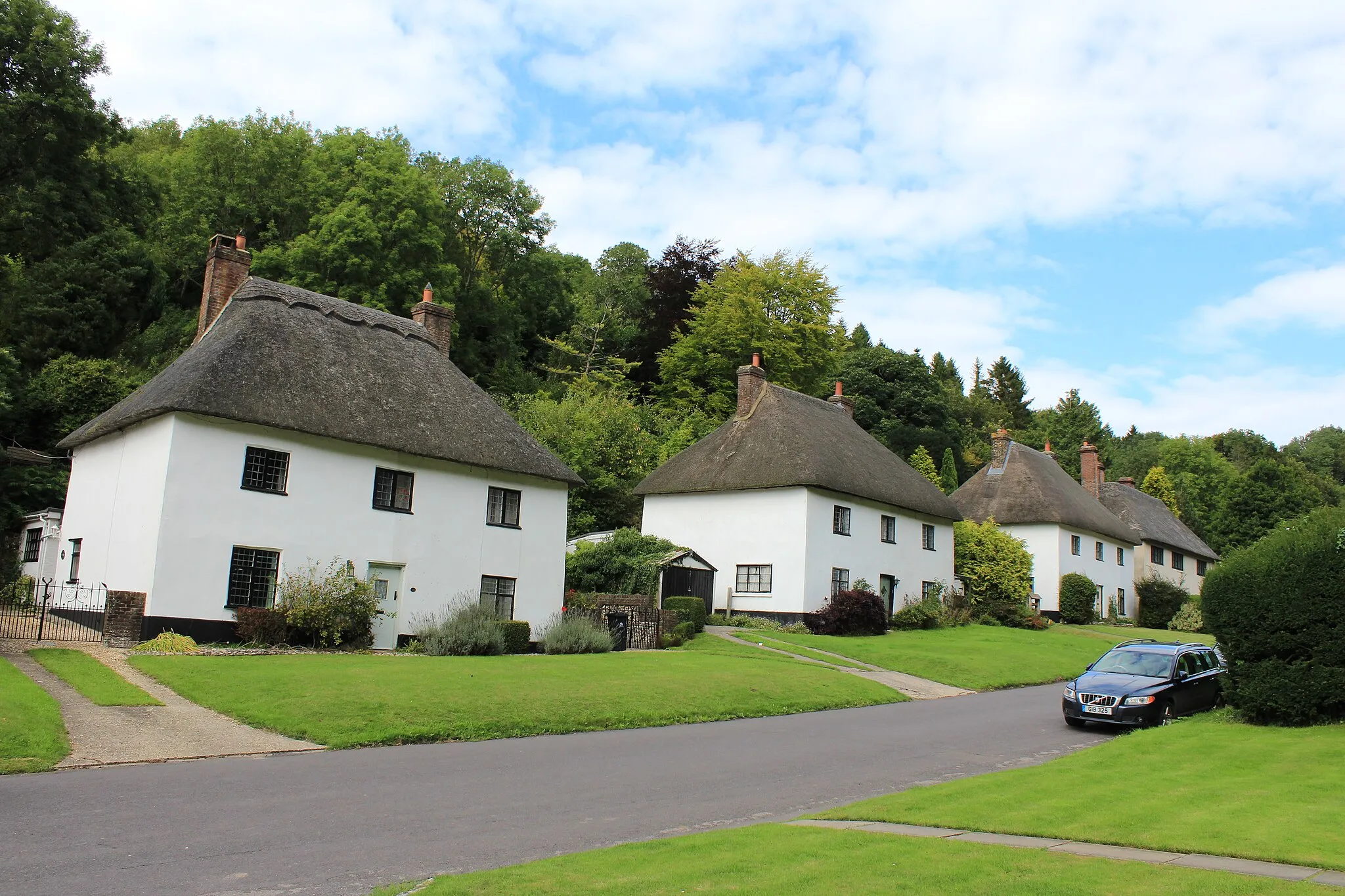 Photo showing: Milton Abbas, Dorset, England on 1 September 2015. These houses are near the top of the main street in the 18th-century planned village.