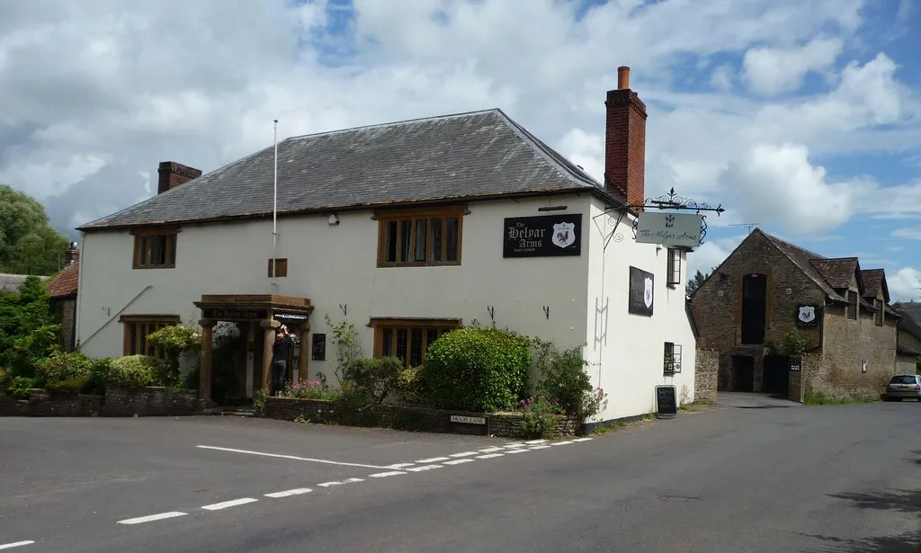 Photo showing: The Helyer Arms, East Coker, at a 54 metre spot height