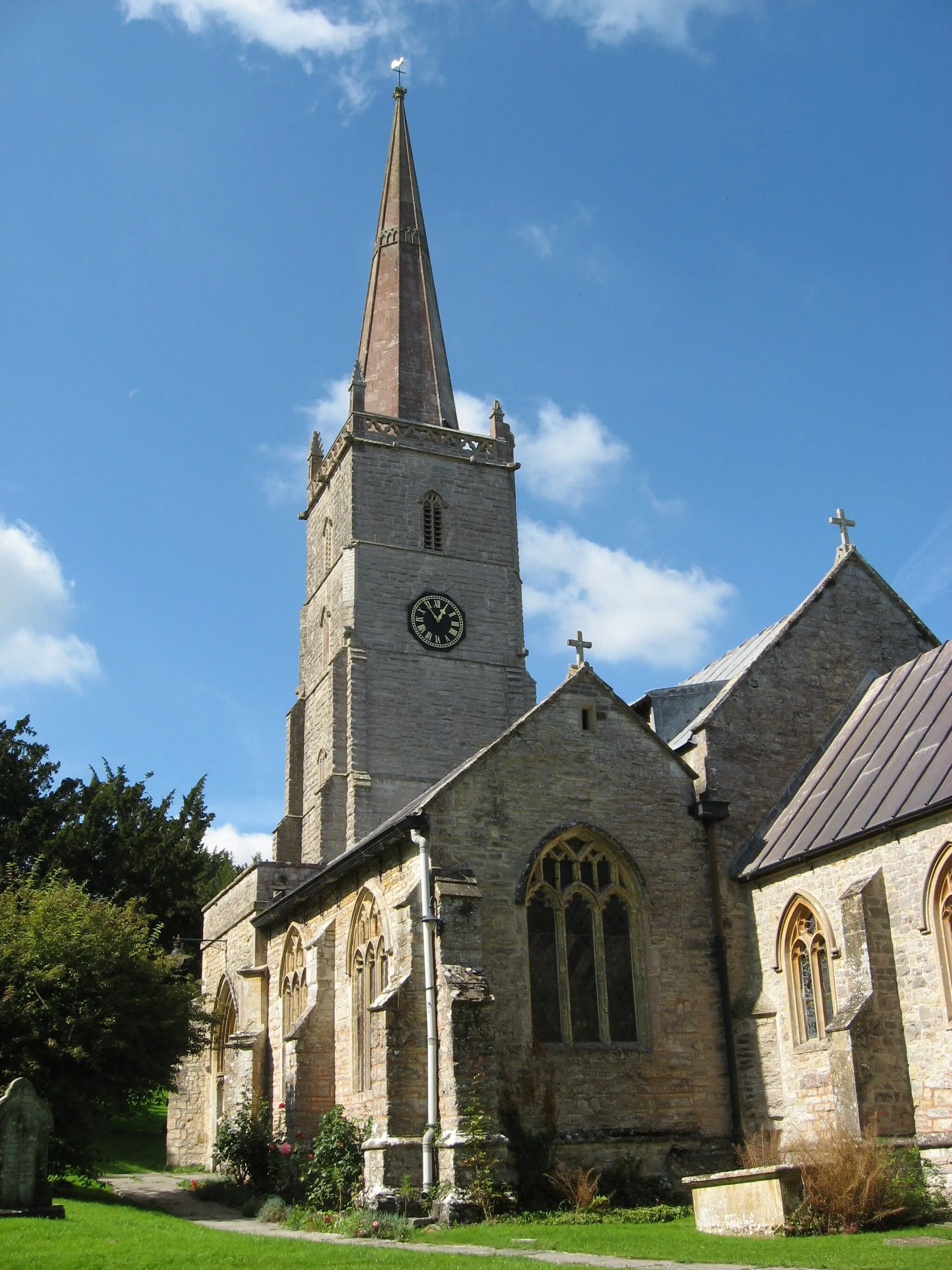 Photo showing: Steeple and south aisle of the parish church of St Mary the Bléssed Virgin, East Brent, Somerset, seen from the east