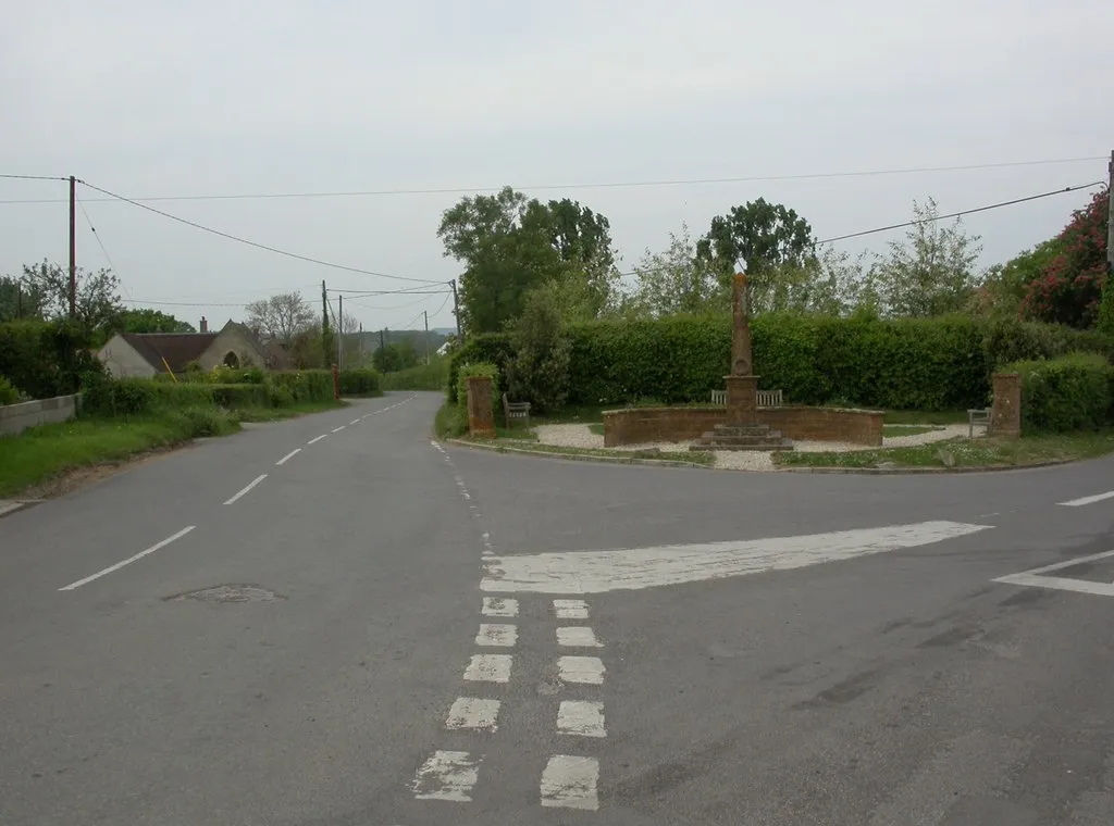 Photo showing: Glanvilles Wootton, war memorial