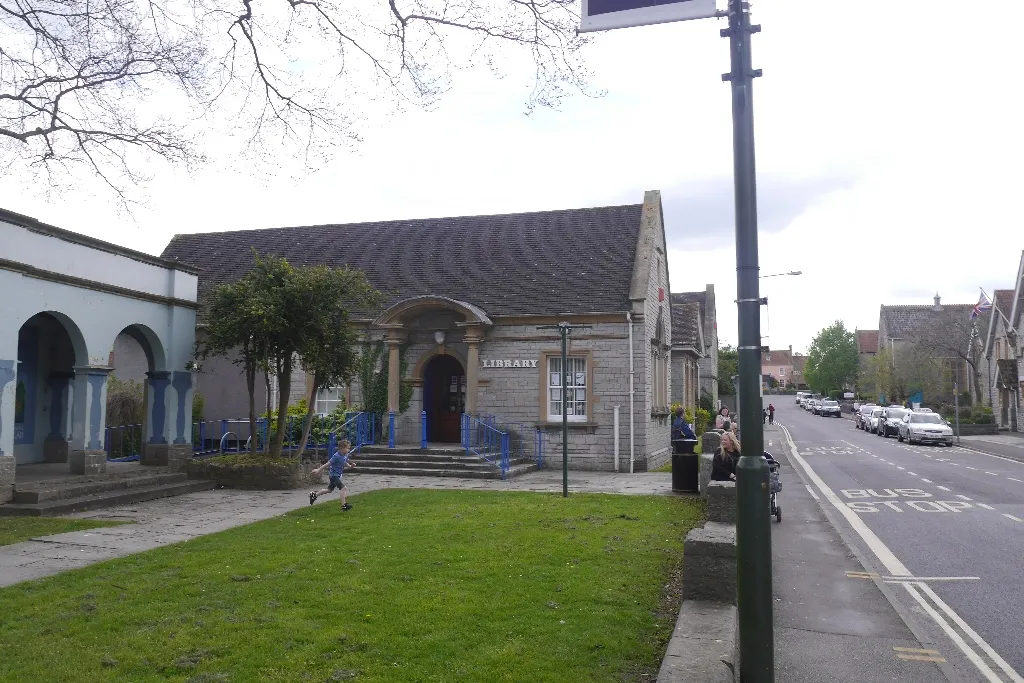 Photo showing: Leigh Road, Street