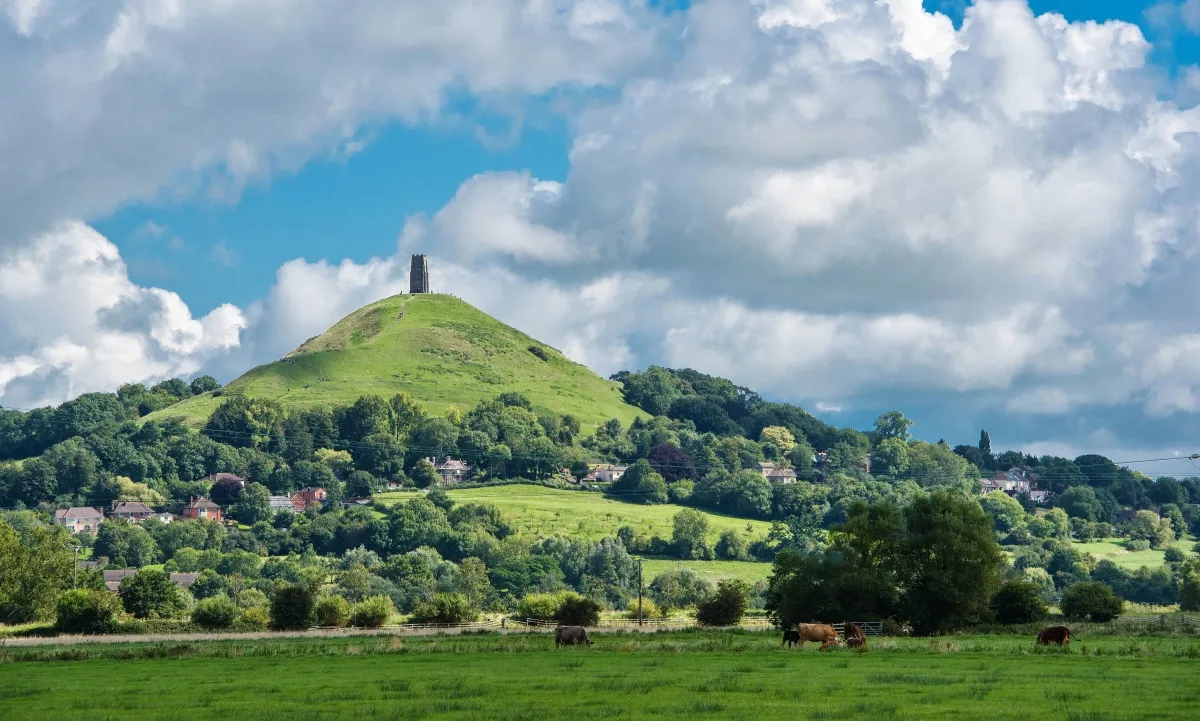 Photo showing: Glastonbury Tor: View of an iconic landmark