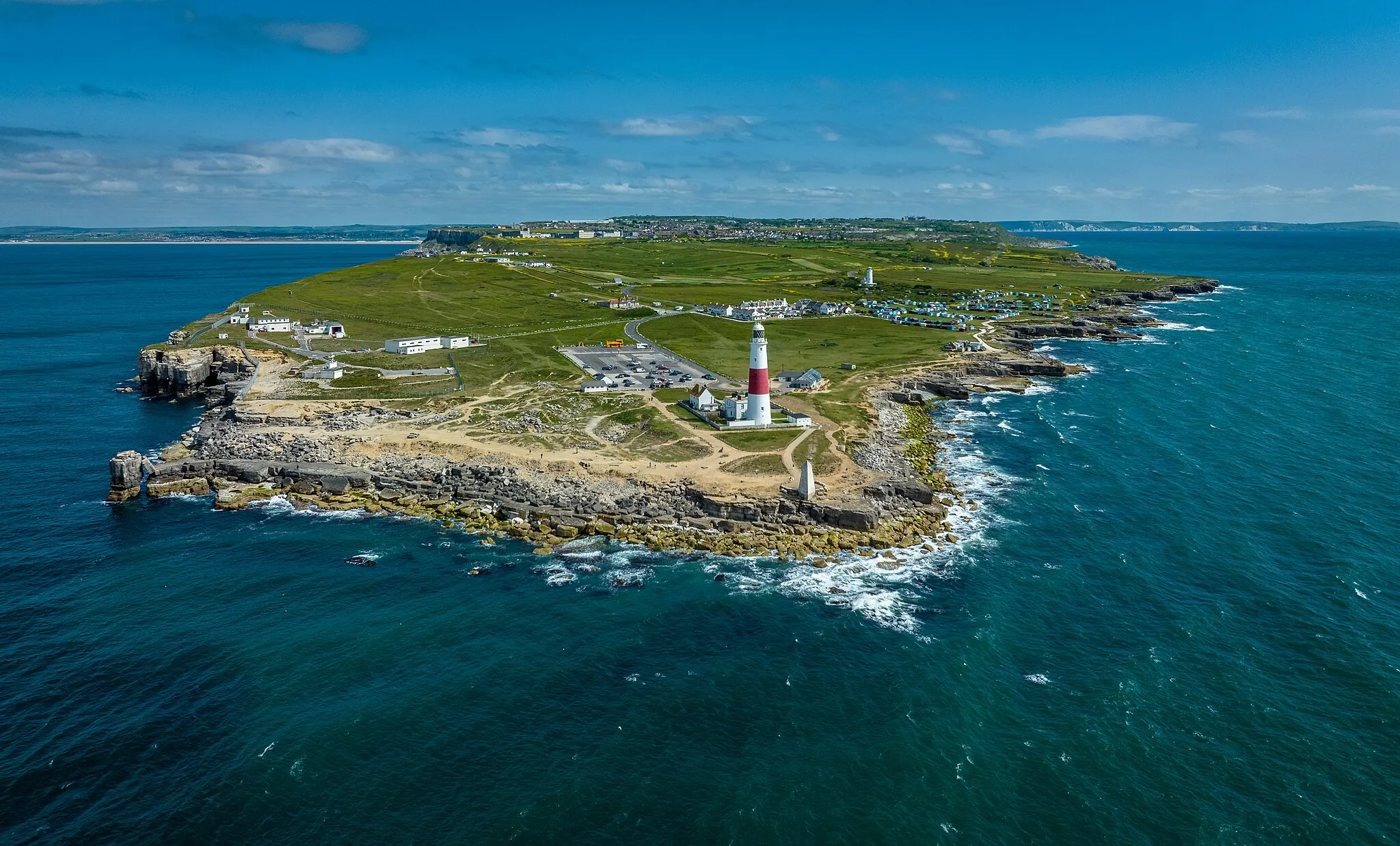 Photo showing: Portland Bill, Isle of Portland, Dorset - promontory at the southern end of the Isle of Portland with Portland Bill Lighthouse, the Trinity House Obelisk and Pulpit Rock.