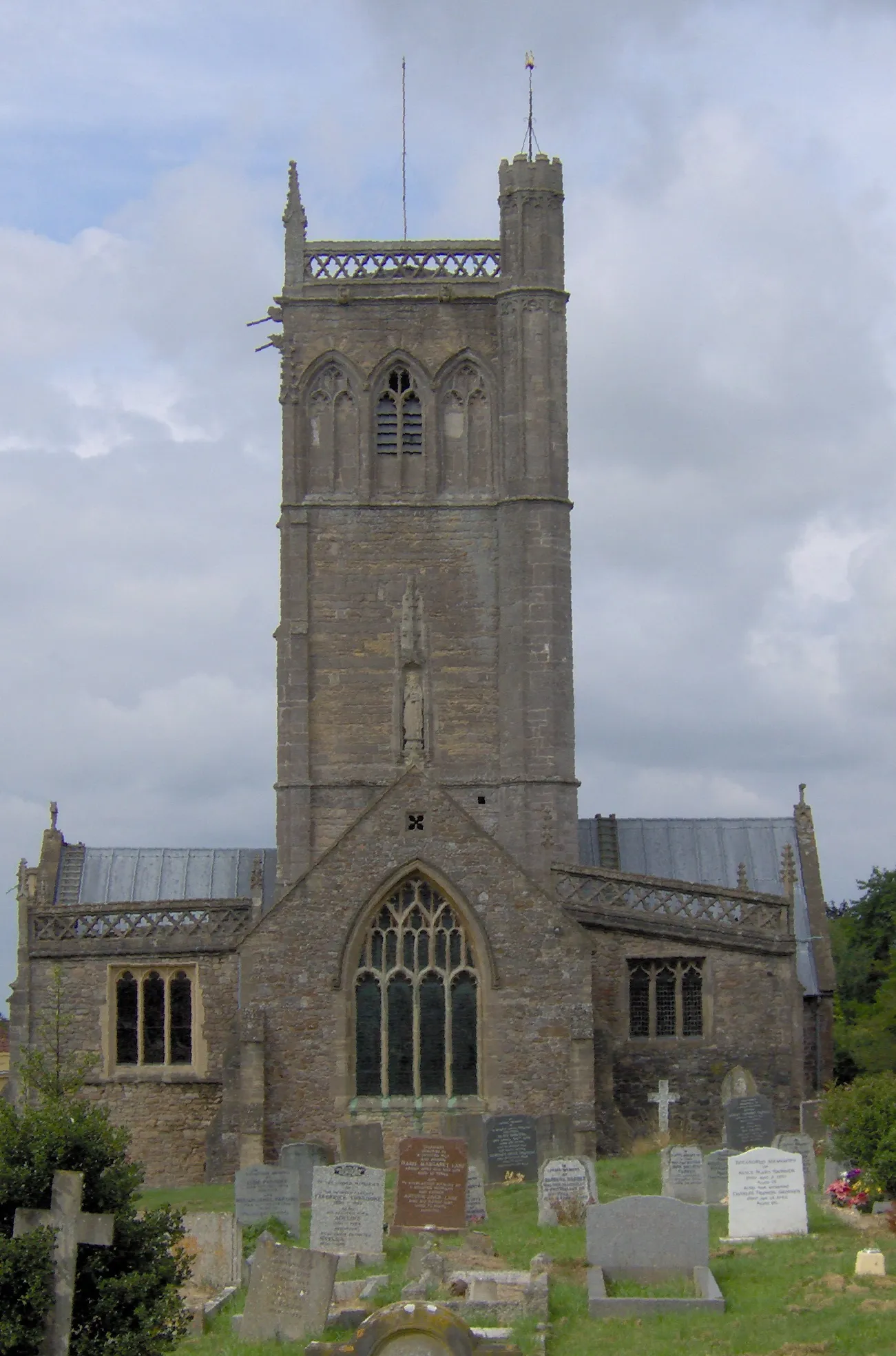 Photo showing: St John the Baptist parish church, Axbridge, Somerset, seen from the east
