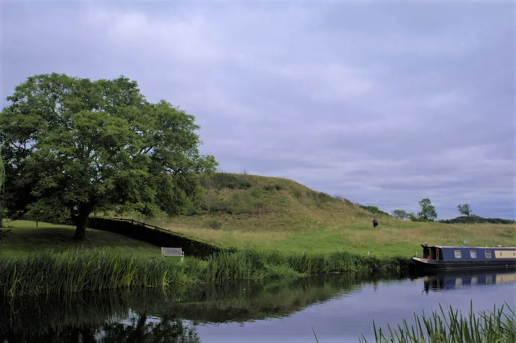Photo showing: Looking across the River Nene at the Castle Mound in the village of Fotheringhay, Northhamptonshire, England.