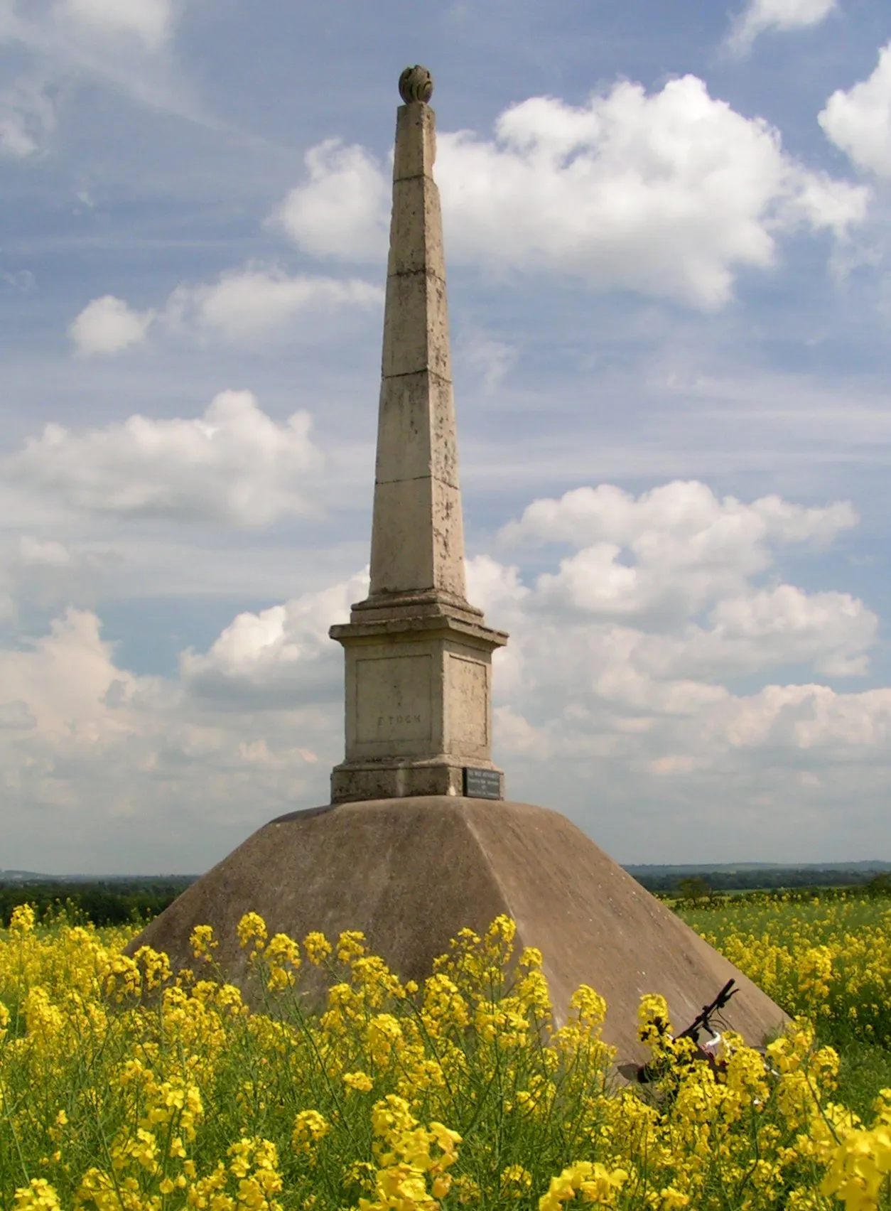 Photo showing: Obelisk to Gregory Wale on Shelford, Cambridgeshire, UK