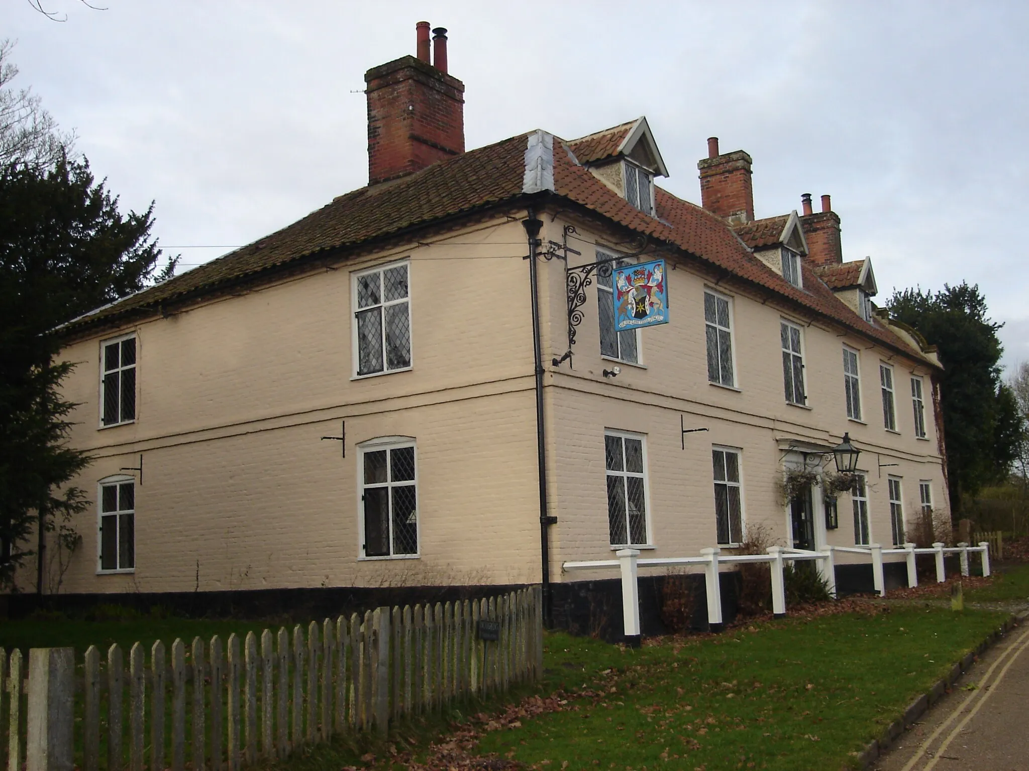 Photo showing: Photo of the Buckinghamshire Arms Public House at Blickling, Norfolk