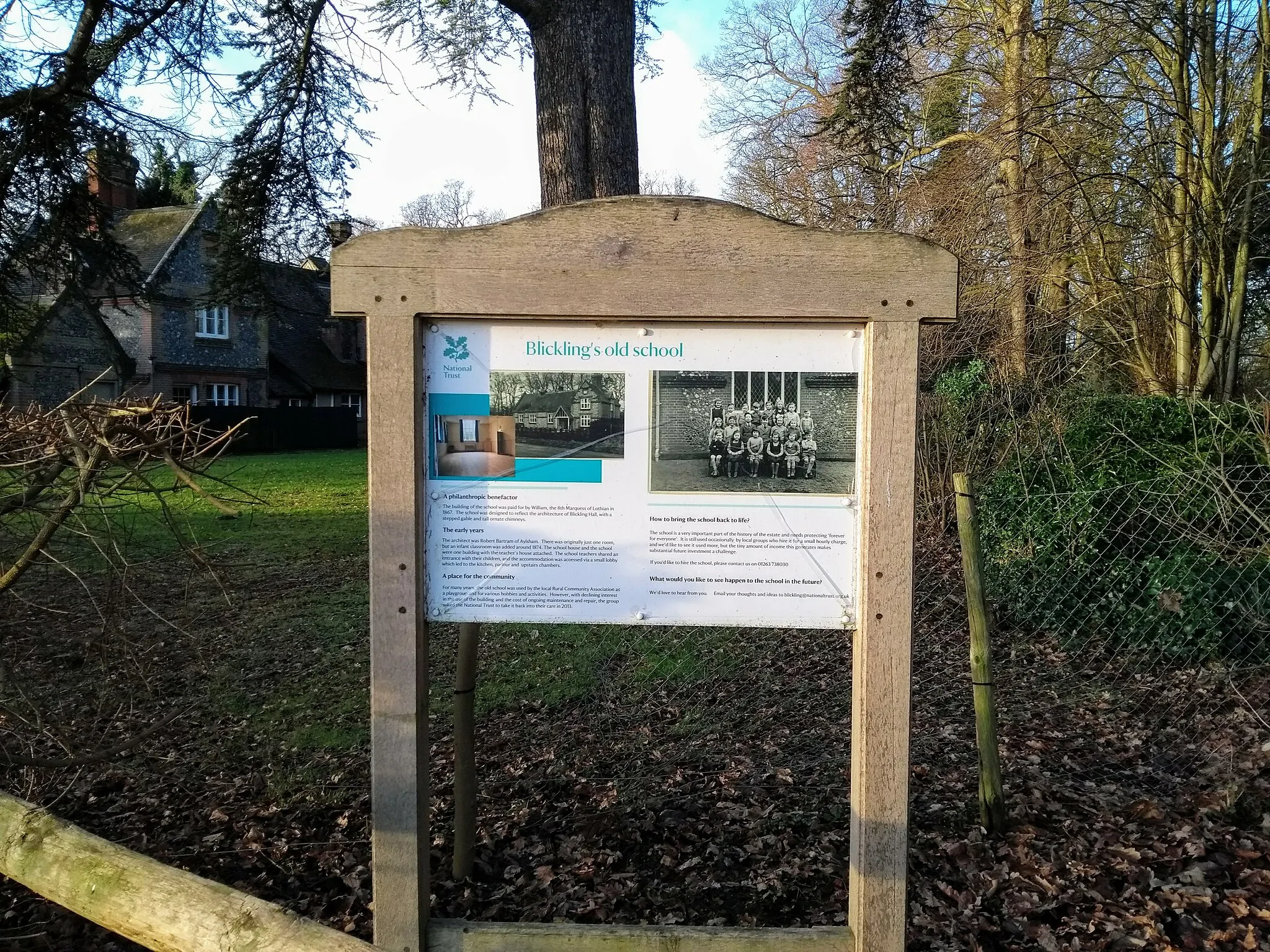 Photo showing: Blickling old school can be seen in the background of the photo.