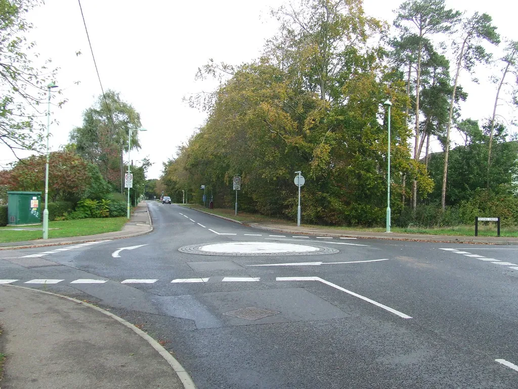 Photo showing: Roundabout