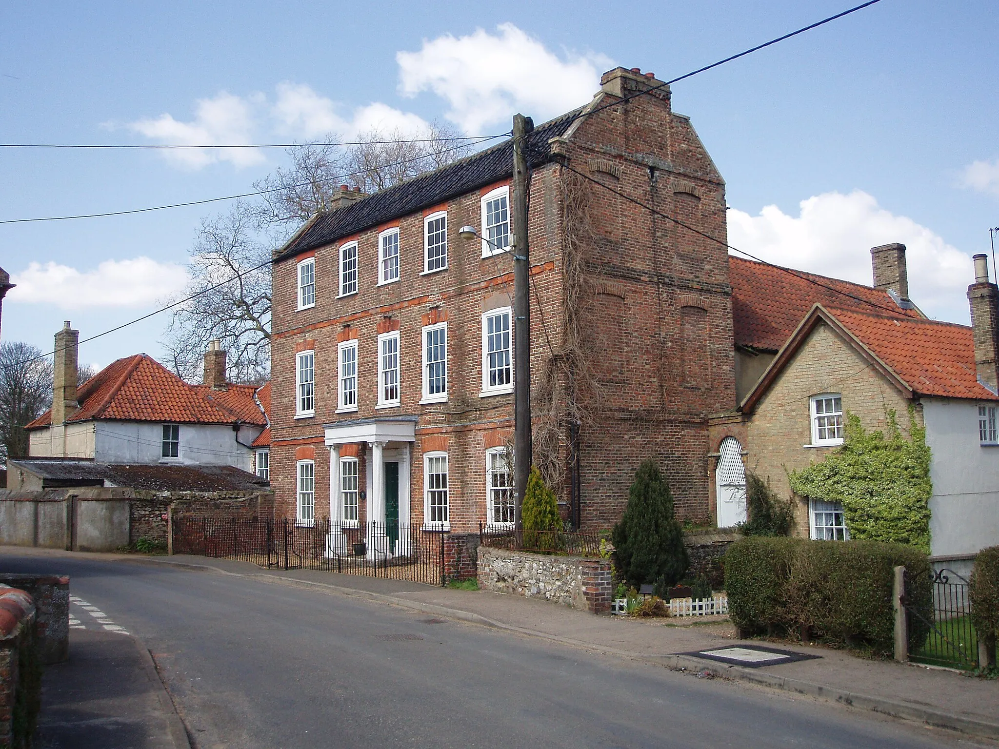 Photo showing: Provincial Georgian architecture, c. 1760. en:Northwold, Norfolk.
My own picture